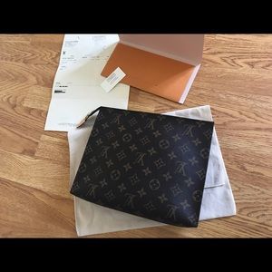 sold)Louis Vuitton Toiletry Pouch